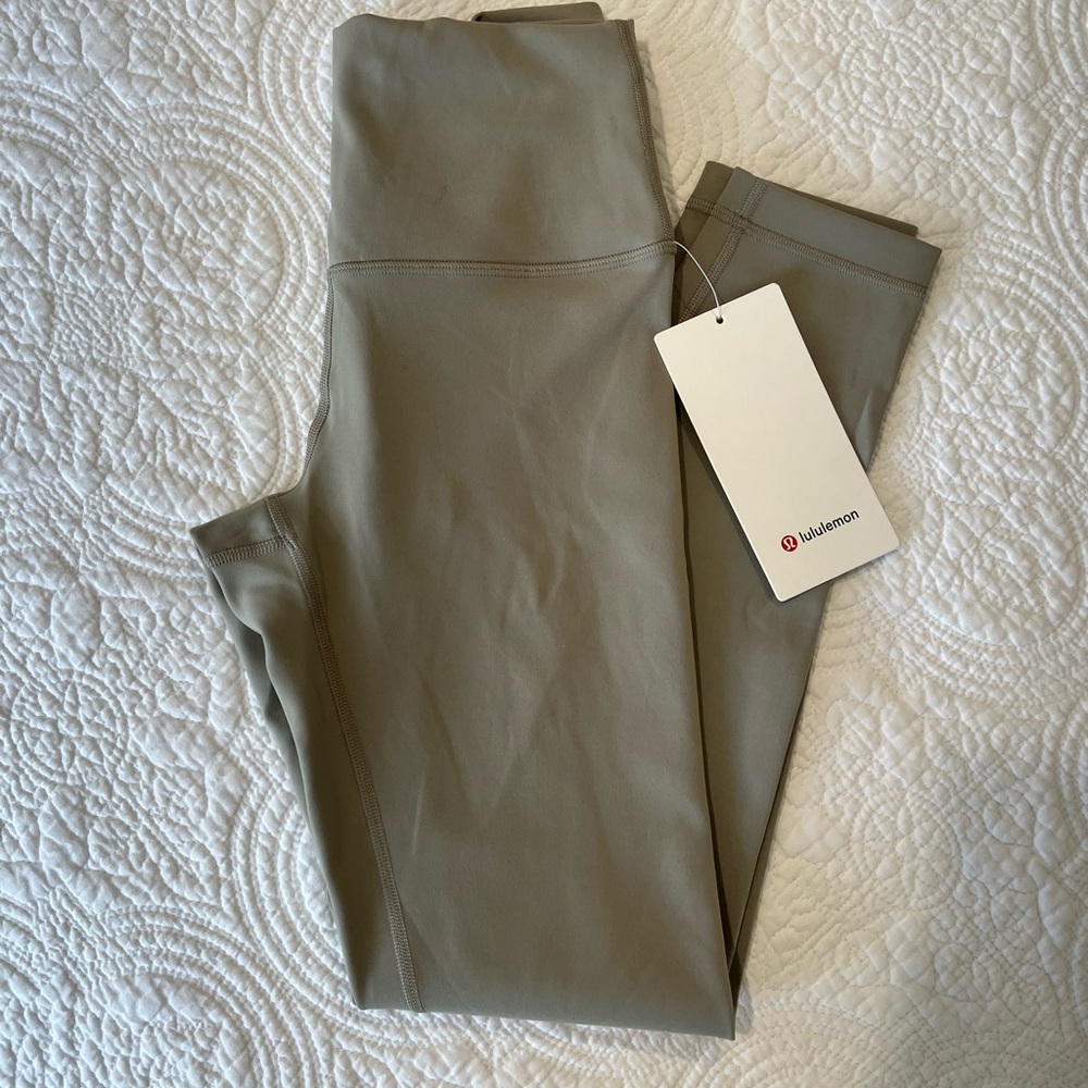 Lulu Lemon Wunder Train HR Tight 25” Leggings - Brand new with tags, never worn